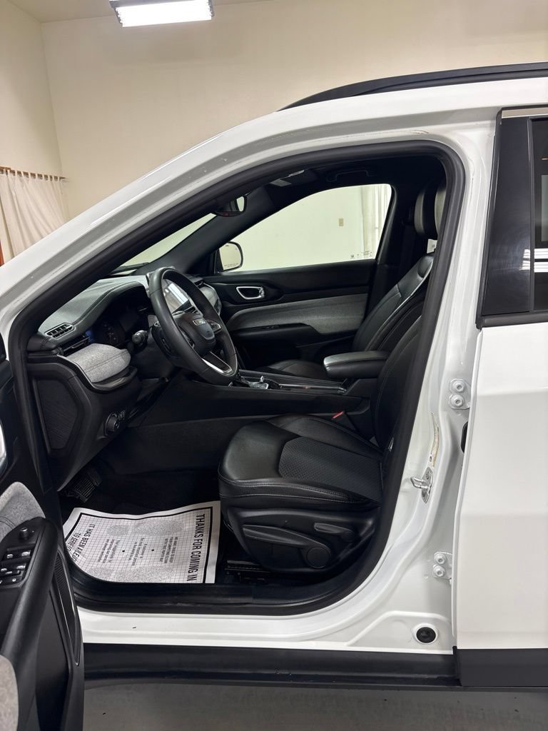 Used 2024 Jeep Compass Latitude AWD/4WD image 10