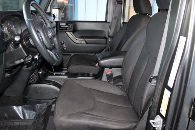 Used 2018 Jeep Wrangler Unlimited Sport w/ Connectivity Group image 18