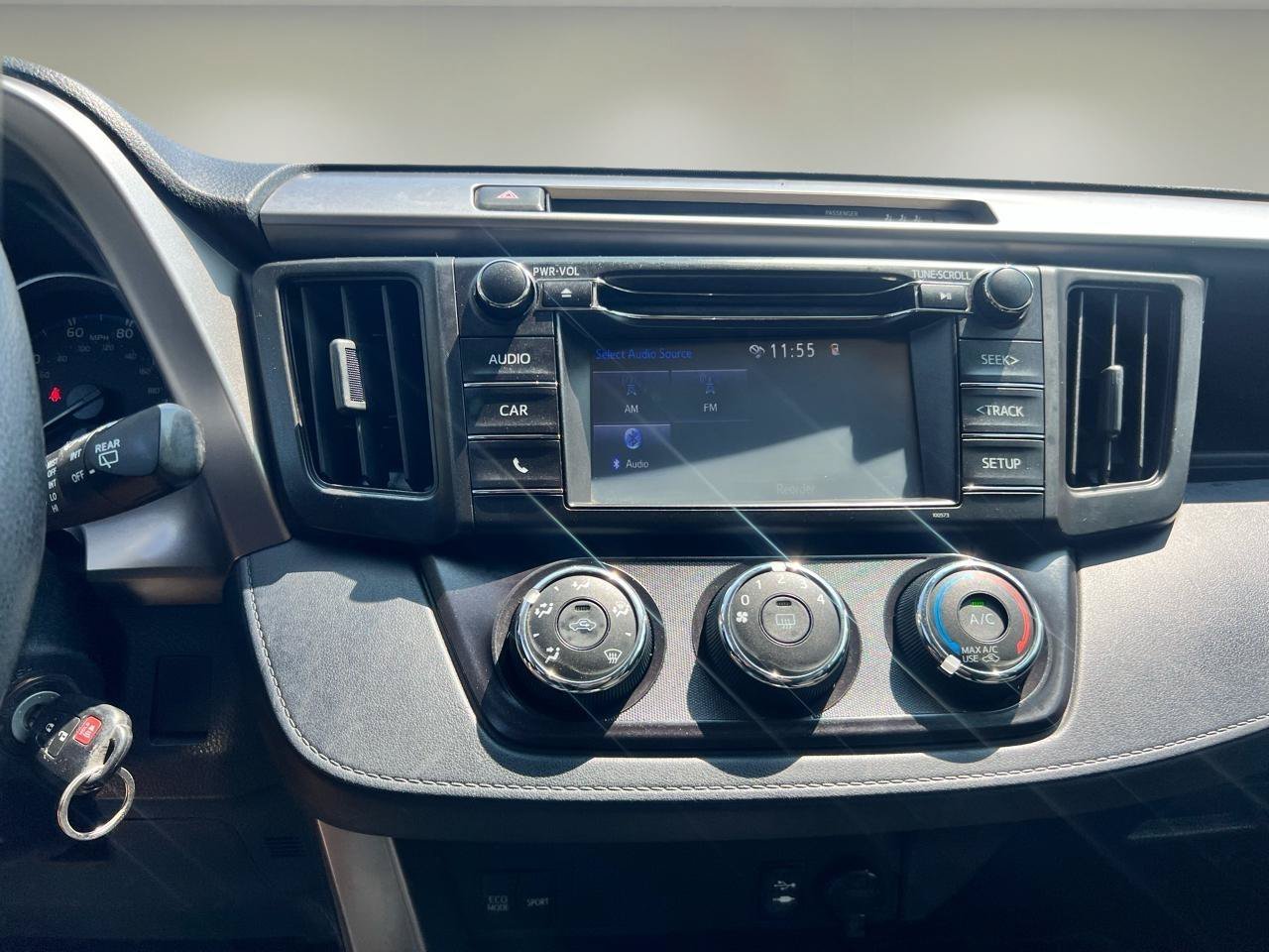 Used 2018 Toyota RAV4 LE w/ All Weather Liner Package AWD/4WD image 17
