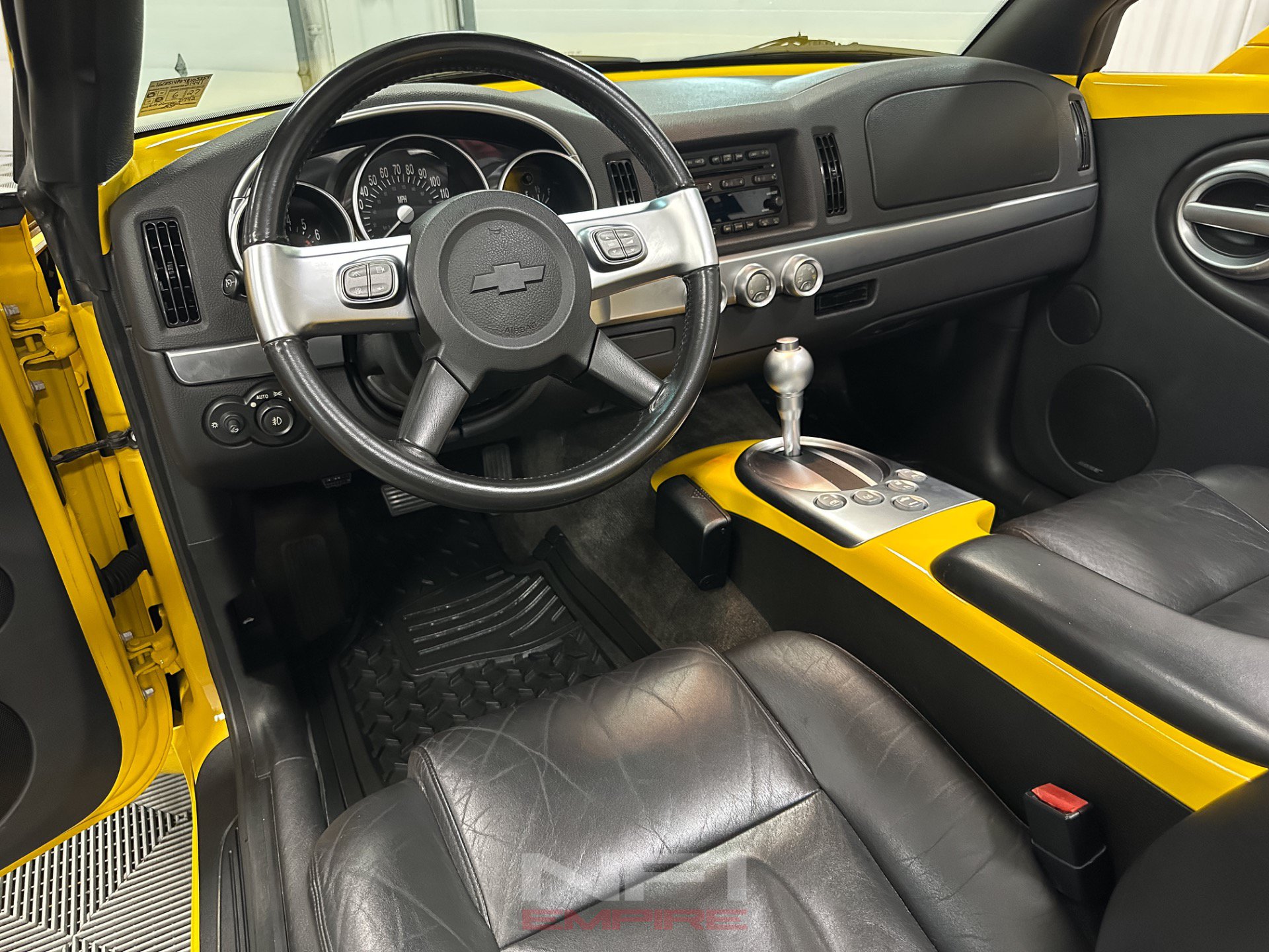 Used 2004 Chevrolet SSR w/ Preferred Equipment Group RWD image 32