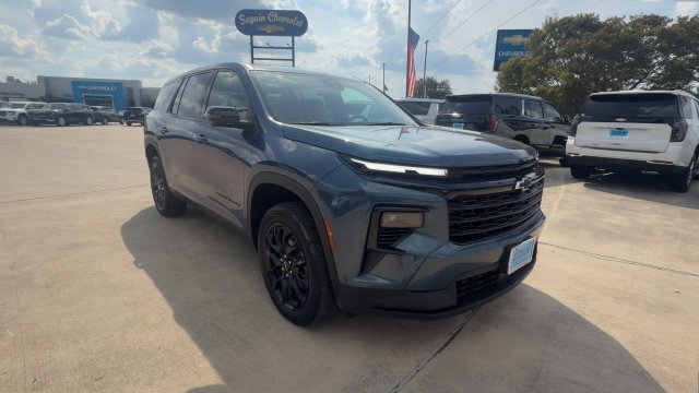 Used 2024 Chevrolet Traverse LS w/ Midnight/Sport Edition FWD image 2