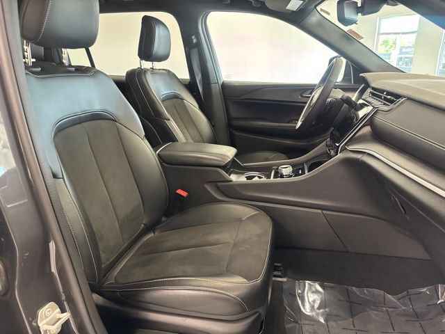 Used 2024 Jeep Grand Cherokee L Altitude AWD/4WD image 28