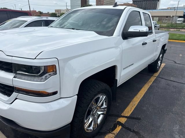 Used 2018 Chevrolet Silverado 1500 Custom w/ Custom Value Package AWD/4WD image 1