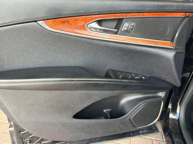 Used 2018 Lincoln MKX Reserve w/ Cargo Utility Package FWD image 11