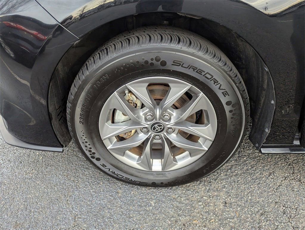 Used 2024 Toyota Sienna LE image 26