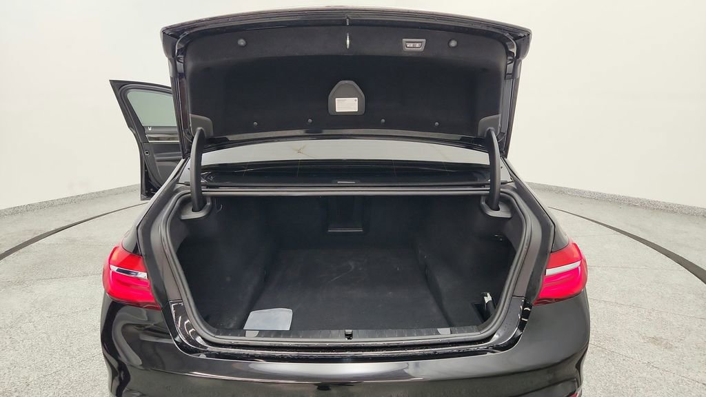 Used 2018 BMW 750i xDrive image 17