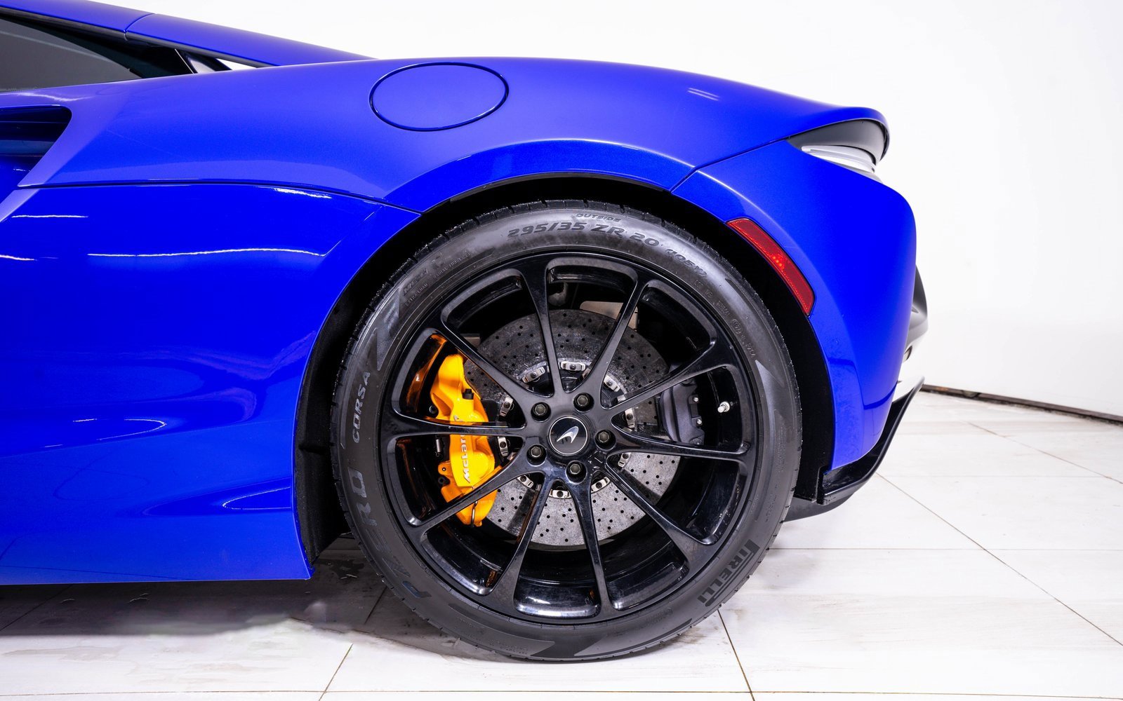 Used 2023 McLaren Artura image 13