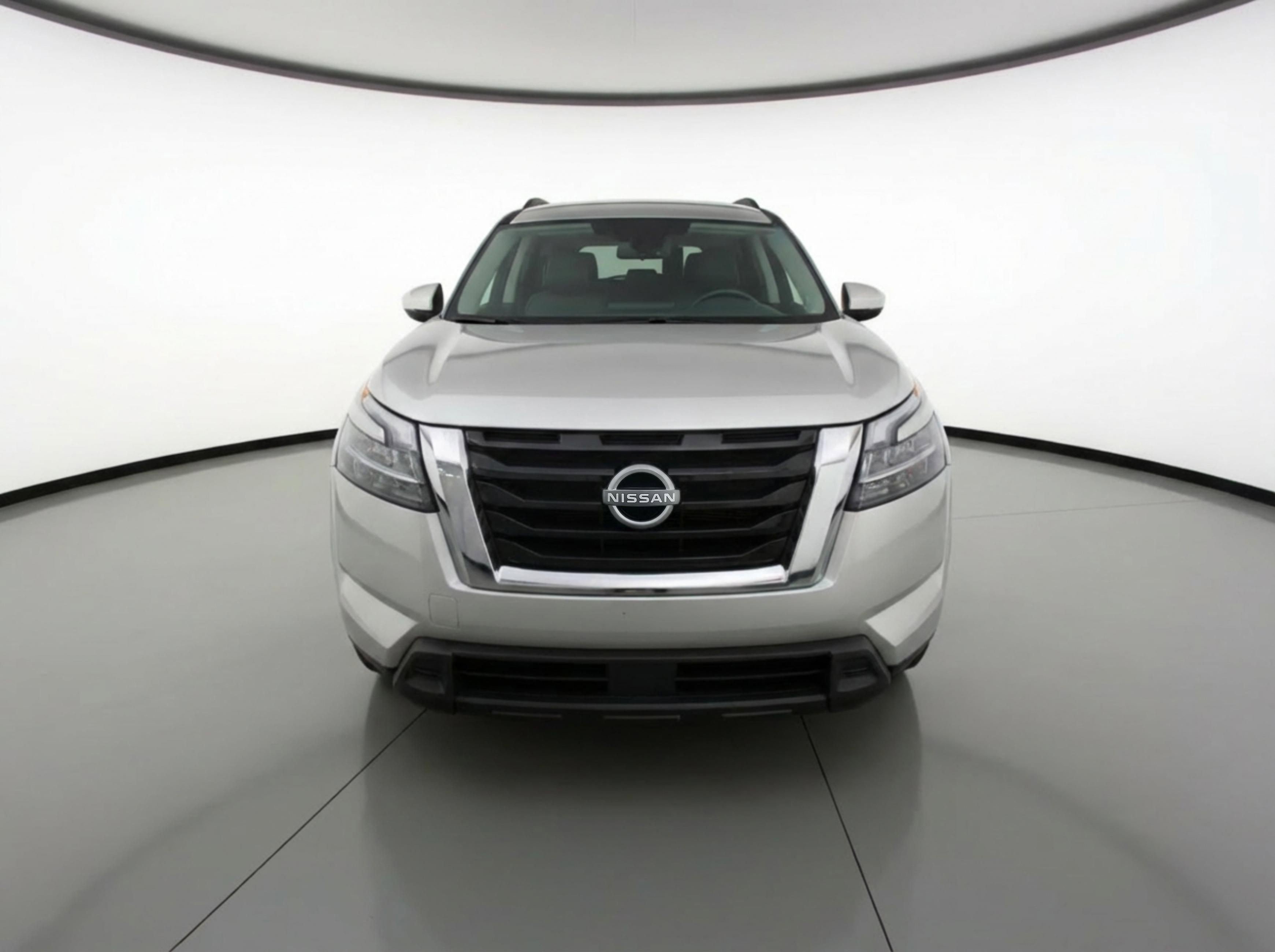 Used 2025 Nissan Pathfinder SV image 2