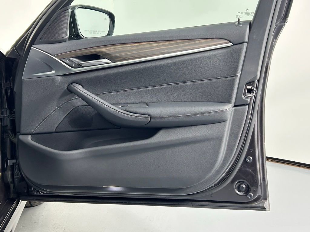 Used 2023 BMW 530i xDrive w/ M Sport Package image 10