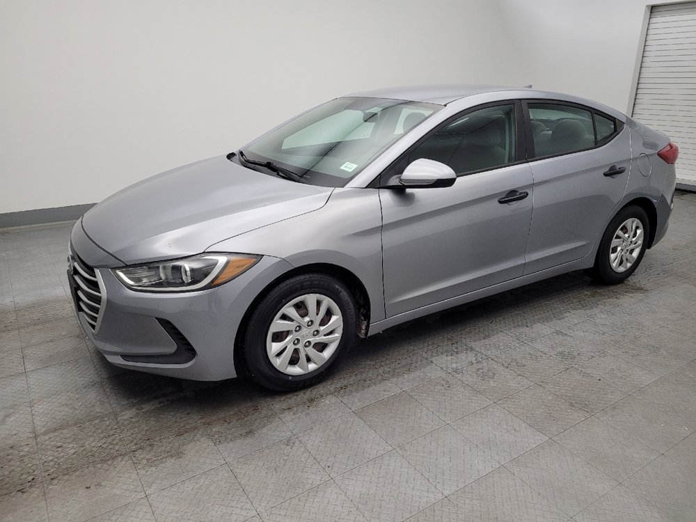 Used 2017 Hyundai Elantra SE image 2