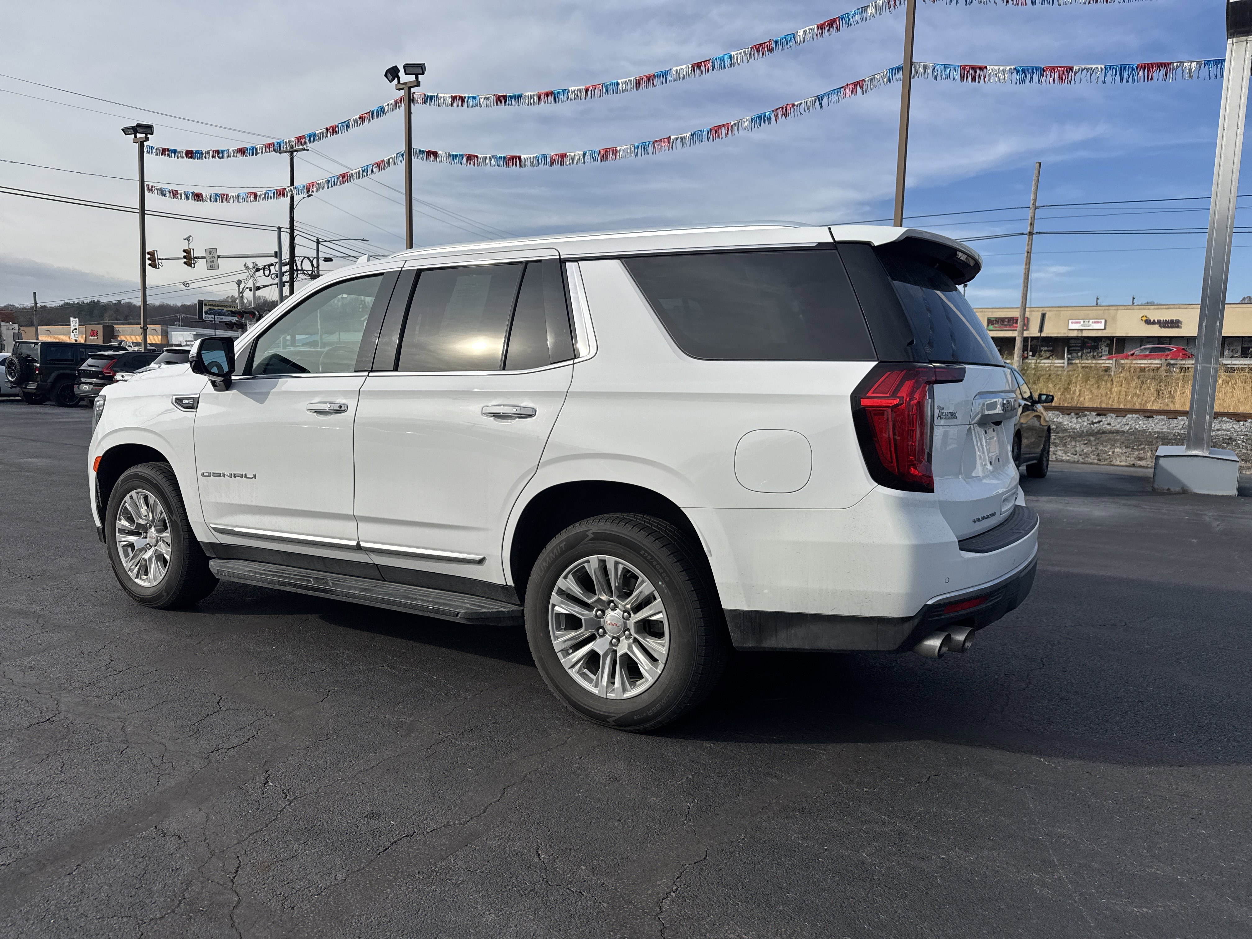 Used 2023 GMC Yukon Denali image 6