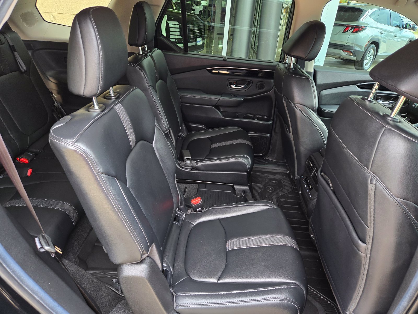 Used 2025 Honda Pilot Touring image 29