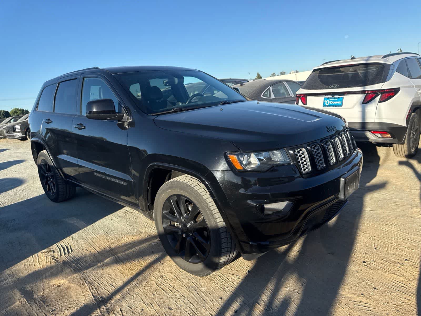 Used 2017 Jeep Grand Cherokee Altitude AWD/4WD image 3