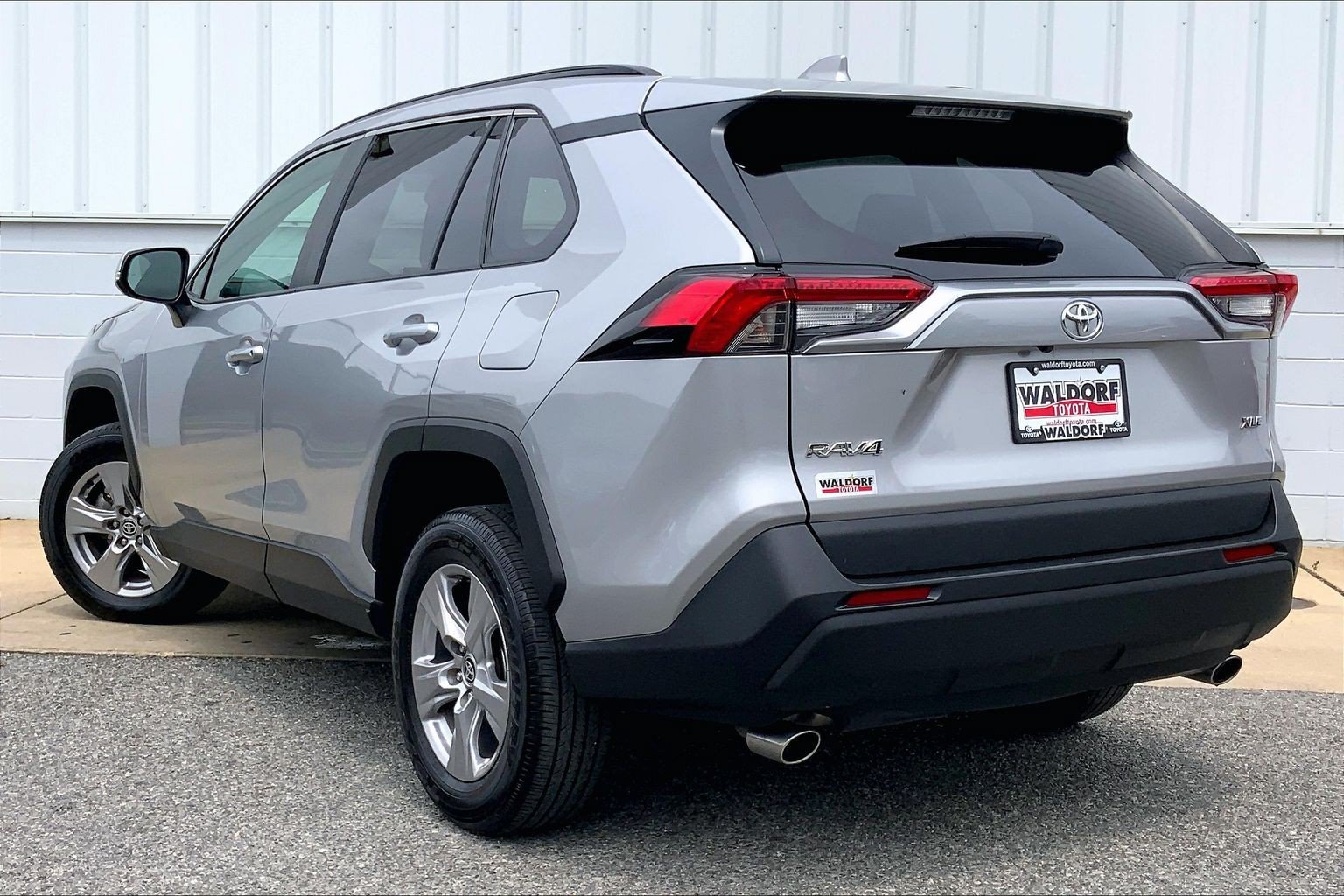 Used 2025 Toyota RAV4 XLE FWD image 15