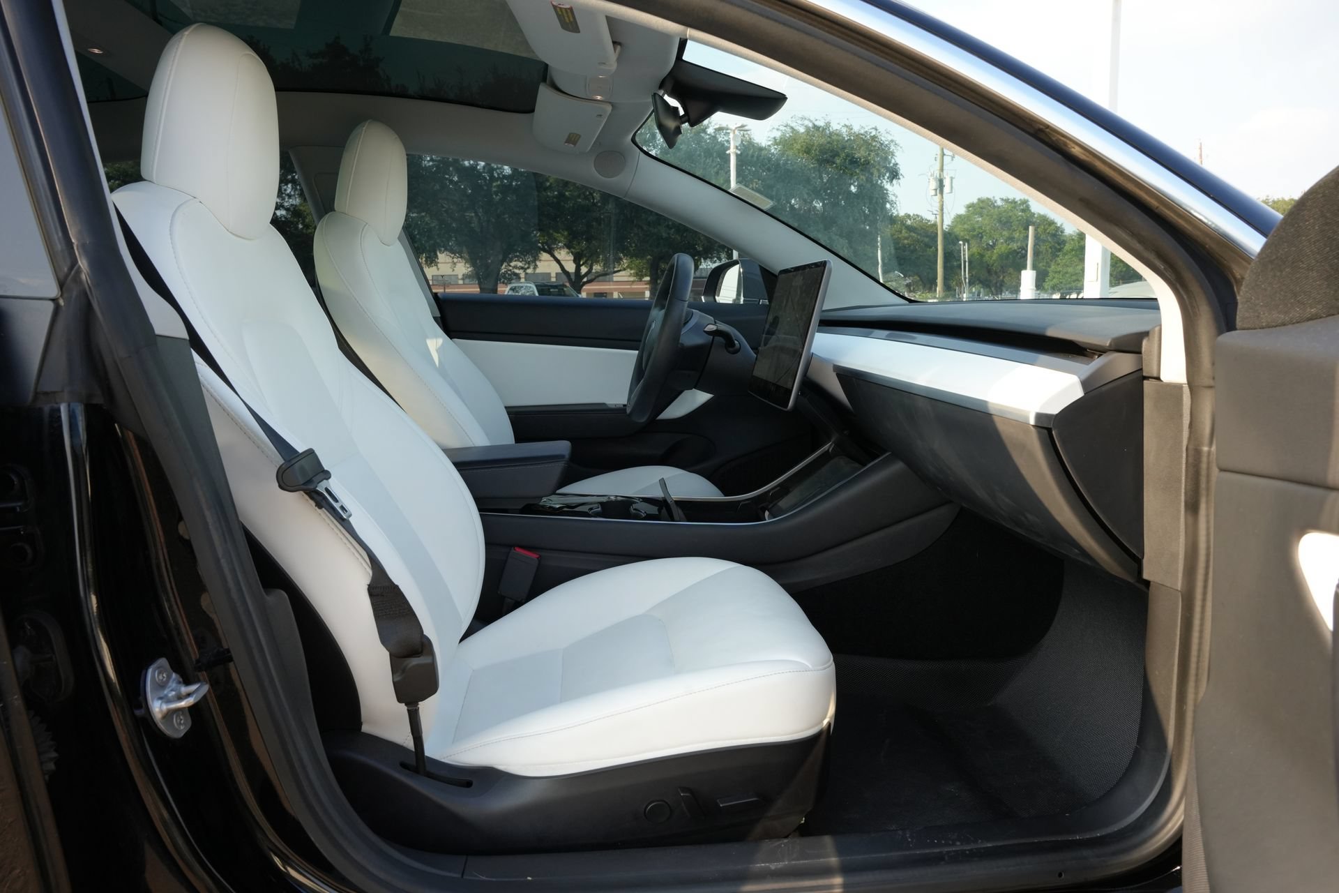 Used 2020 Tesla Model 3 Standard Range Plus RWD image 21
