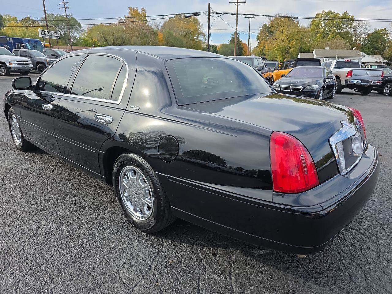 Used 1999 Lincoln Town Car Signature RWD image 20