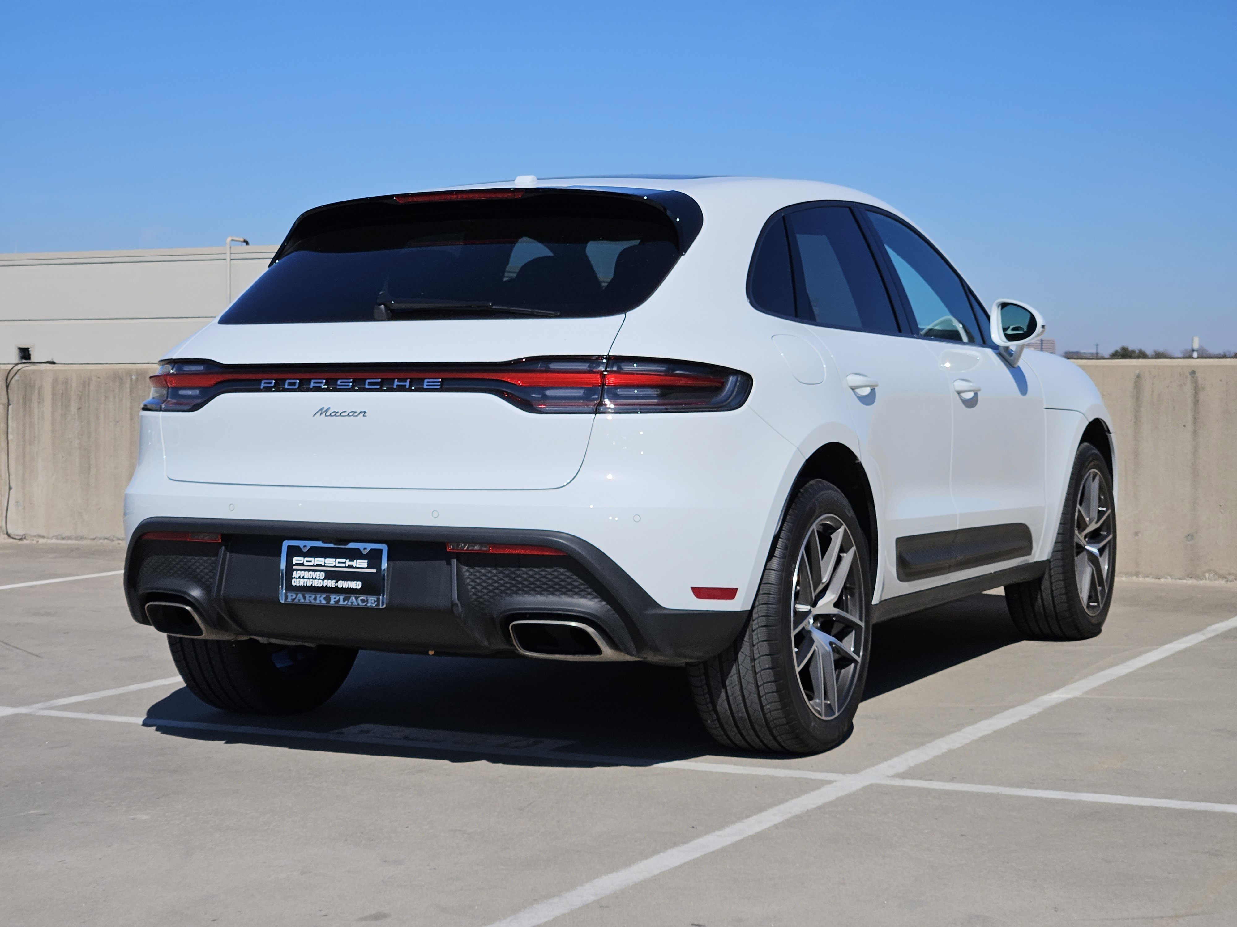 Certified 2025 Porsche Macan image 8