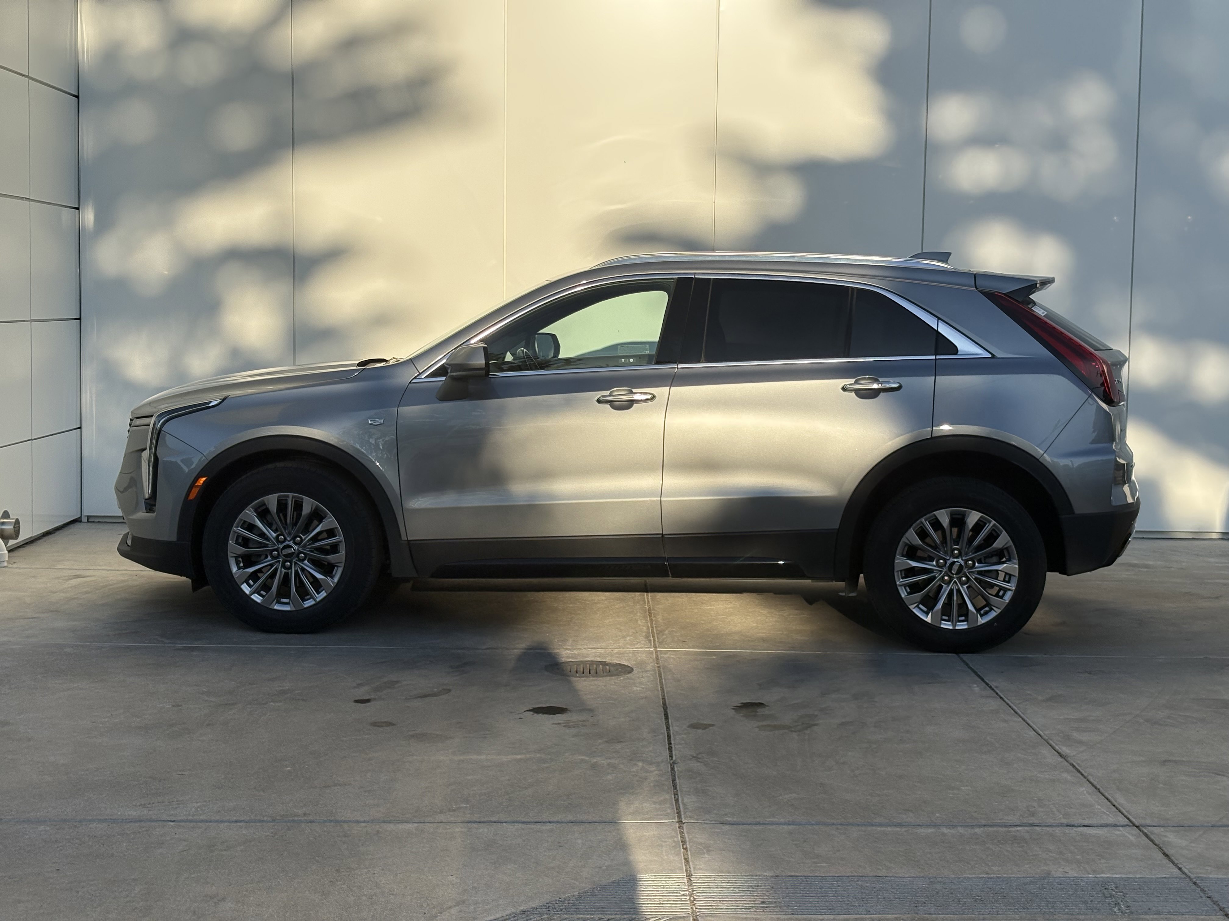 Used 2024 Cadillac XT4 Premium Luxury image 4