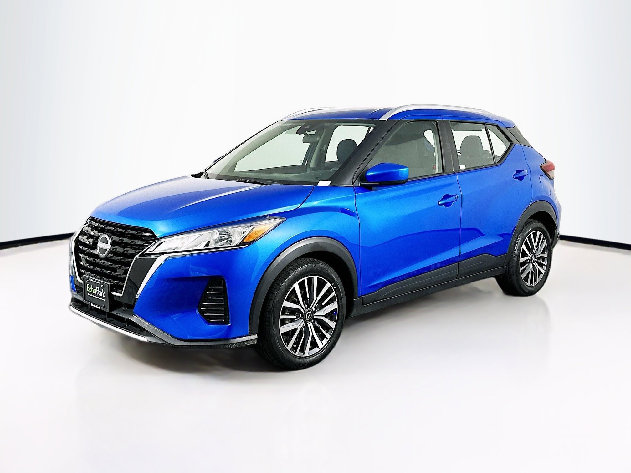 Used 2024 Nissan Kicks SV image 3