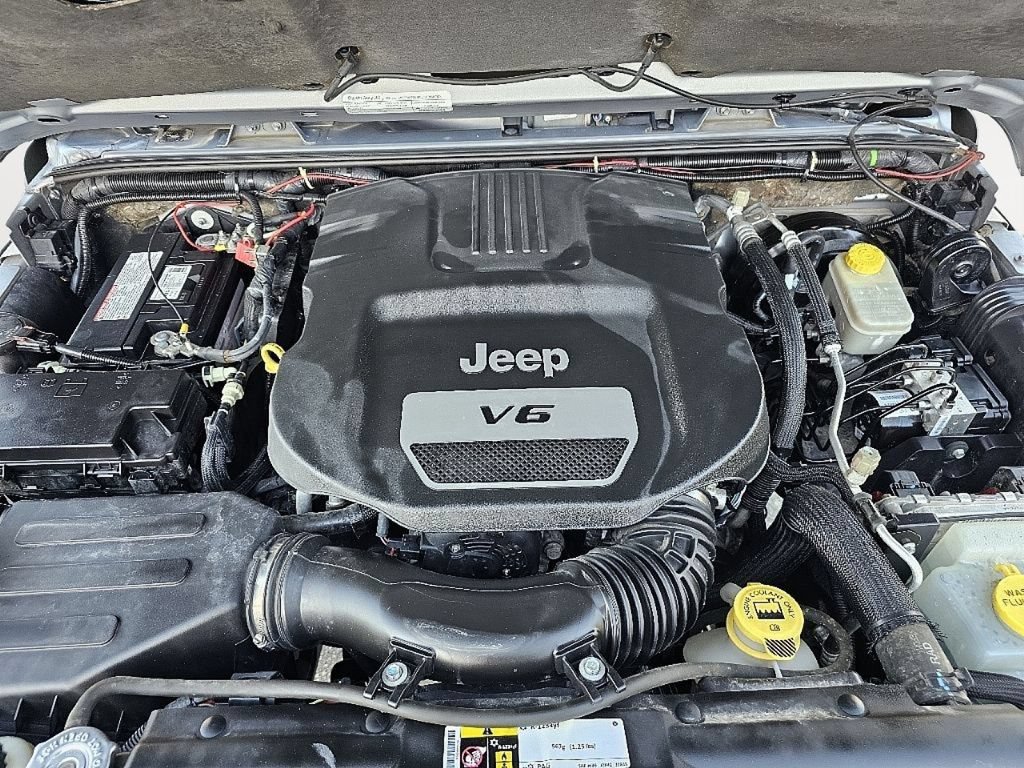 Used 2015 Jeep Wrangler Unlimited Rubicon AWD/4WD image 12