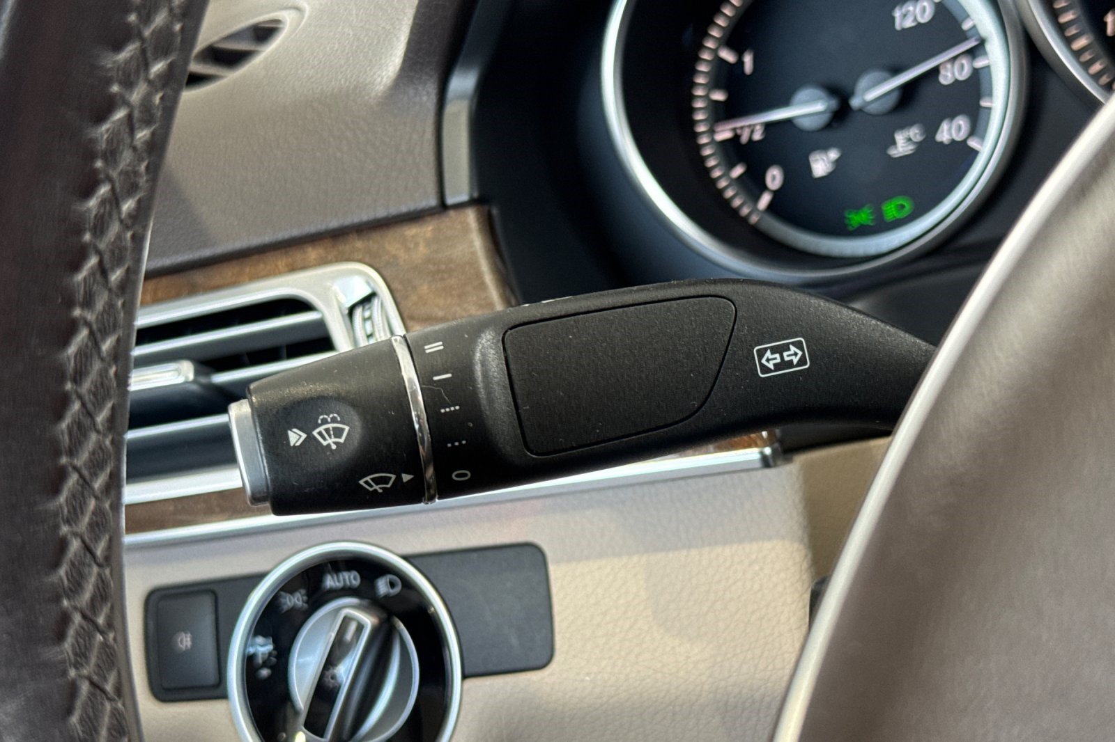 Used 2014 Mercedes-Benz E 350 4MATIC Sedan image 33