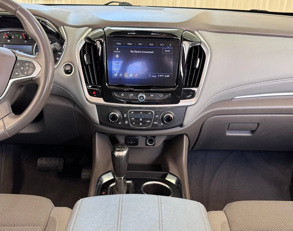 Used 2020 Chevrolet Traverse LT FWD image 3