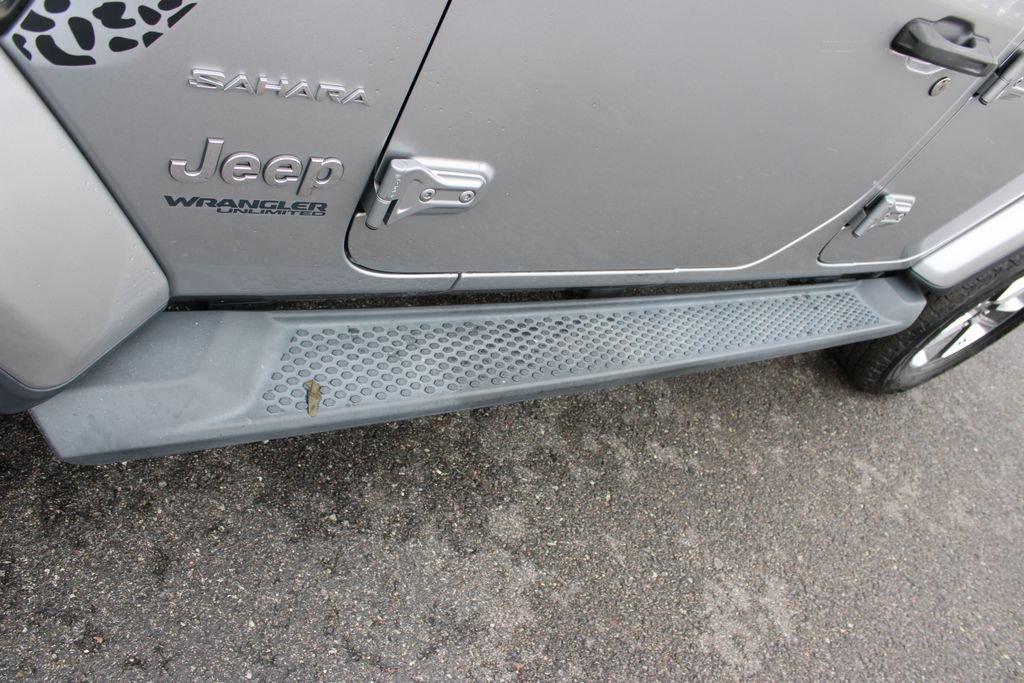 Used 2020 Jeep Wrangler Unlimited Sahara AWD/4WD image 19