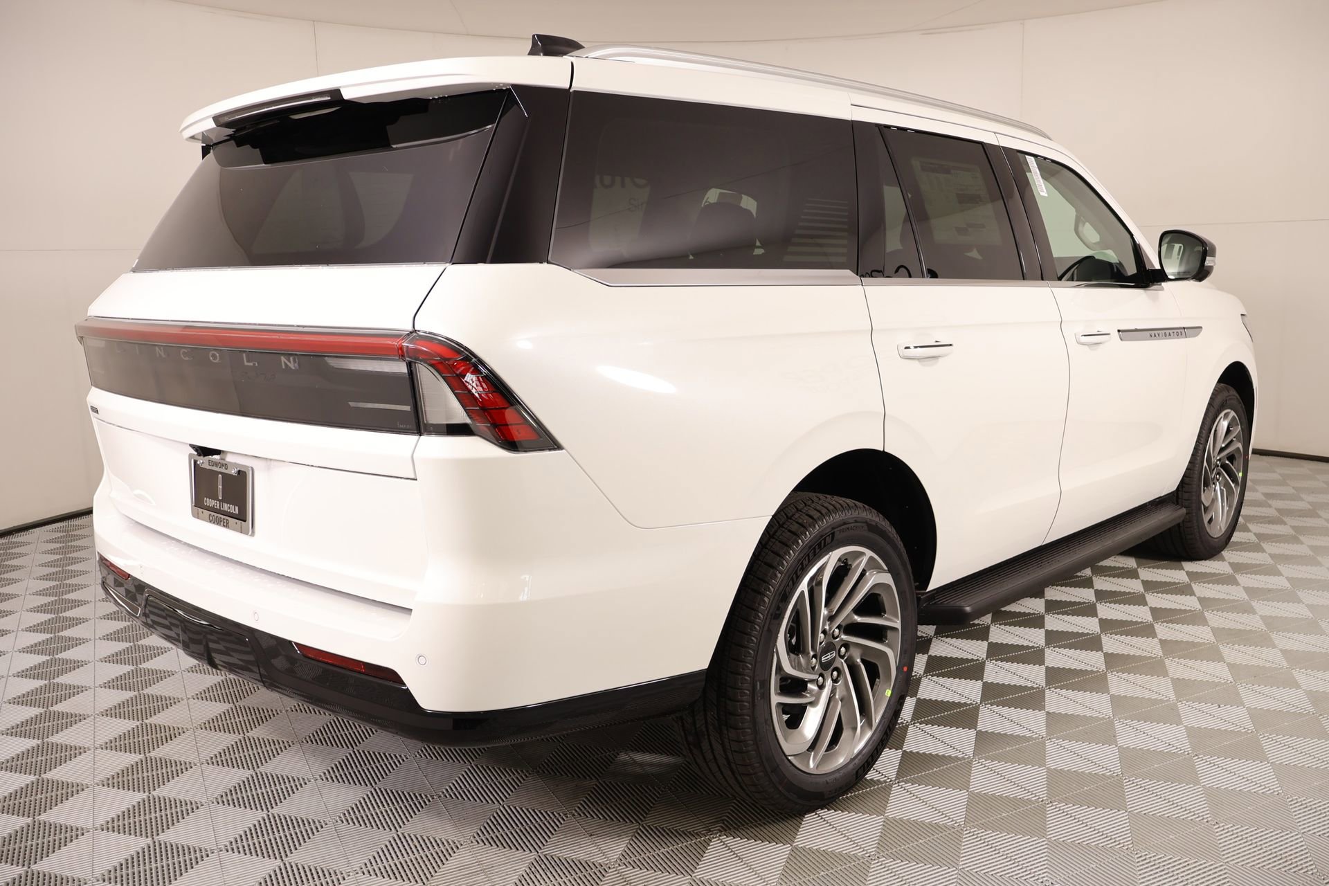 New 2026 Lincoln Navigator Premiere image 21