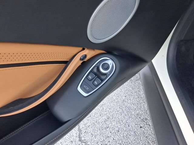 Used 2020 Aston Martin V8 Vantage Coupe RWD image 11