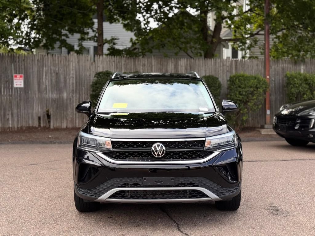 Used 2023 Volkswagen Taos SE w/ Panoramic Sunroof Package AWD/4WD image 8