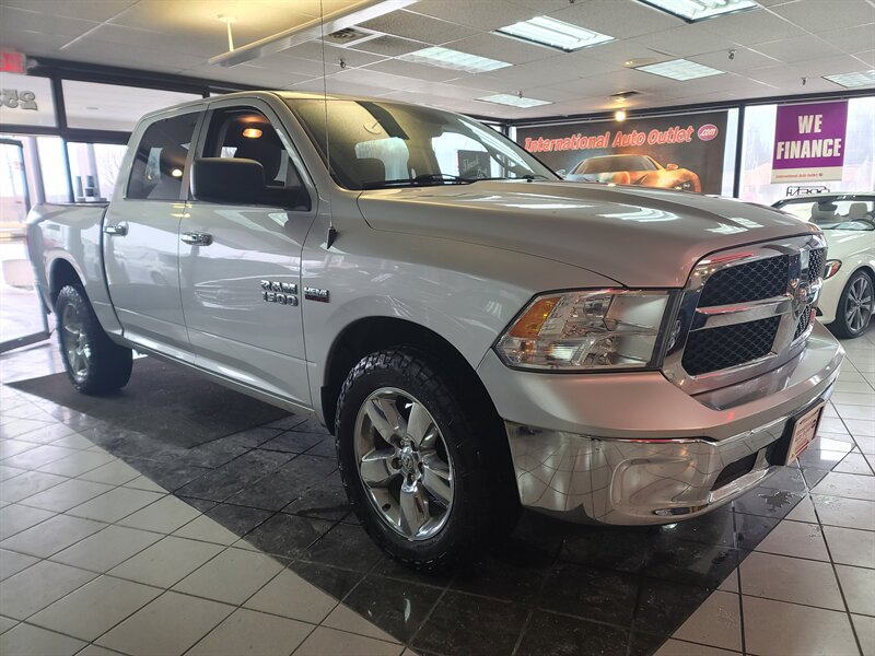 Used 2016 RAM 1500 Classic SLT w/ SLT Plus D←cor Group AWD/4WD image 4