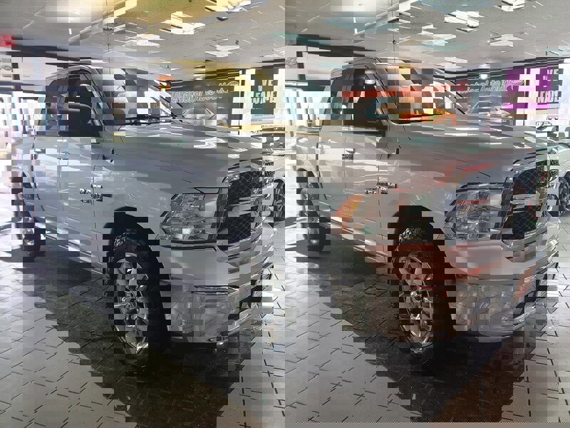 Used 2016 RAM 1500 Classic SLT w/ SLT Plus D￩cor Group image 4