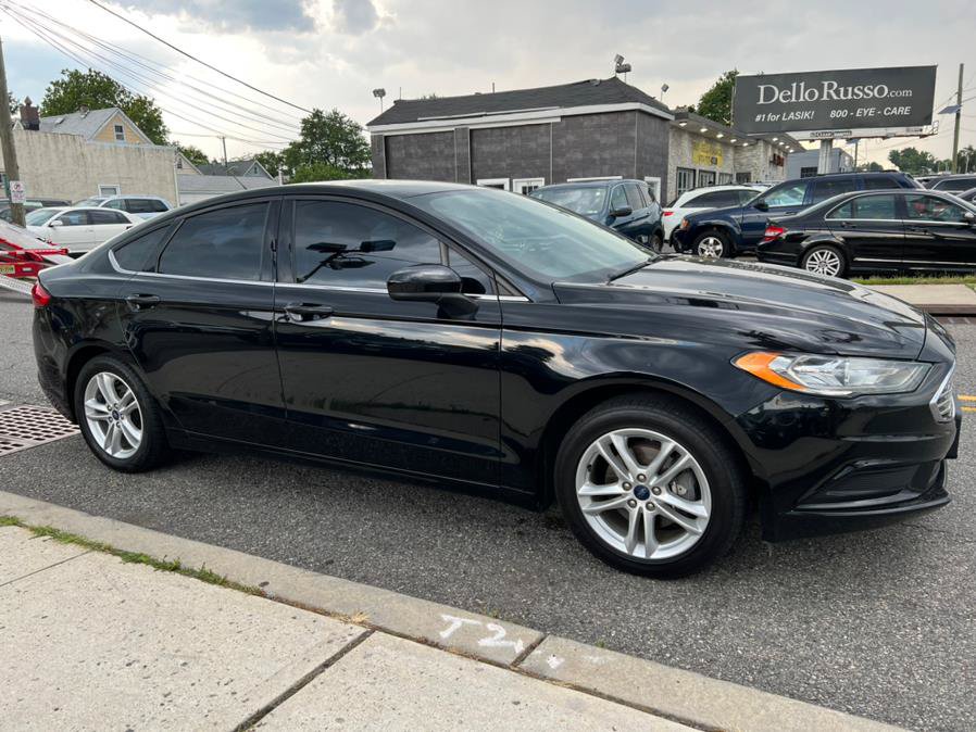 Used 2018 Ford Fusion SE w/ Fusion SE Technology Package FWD image 3