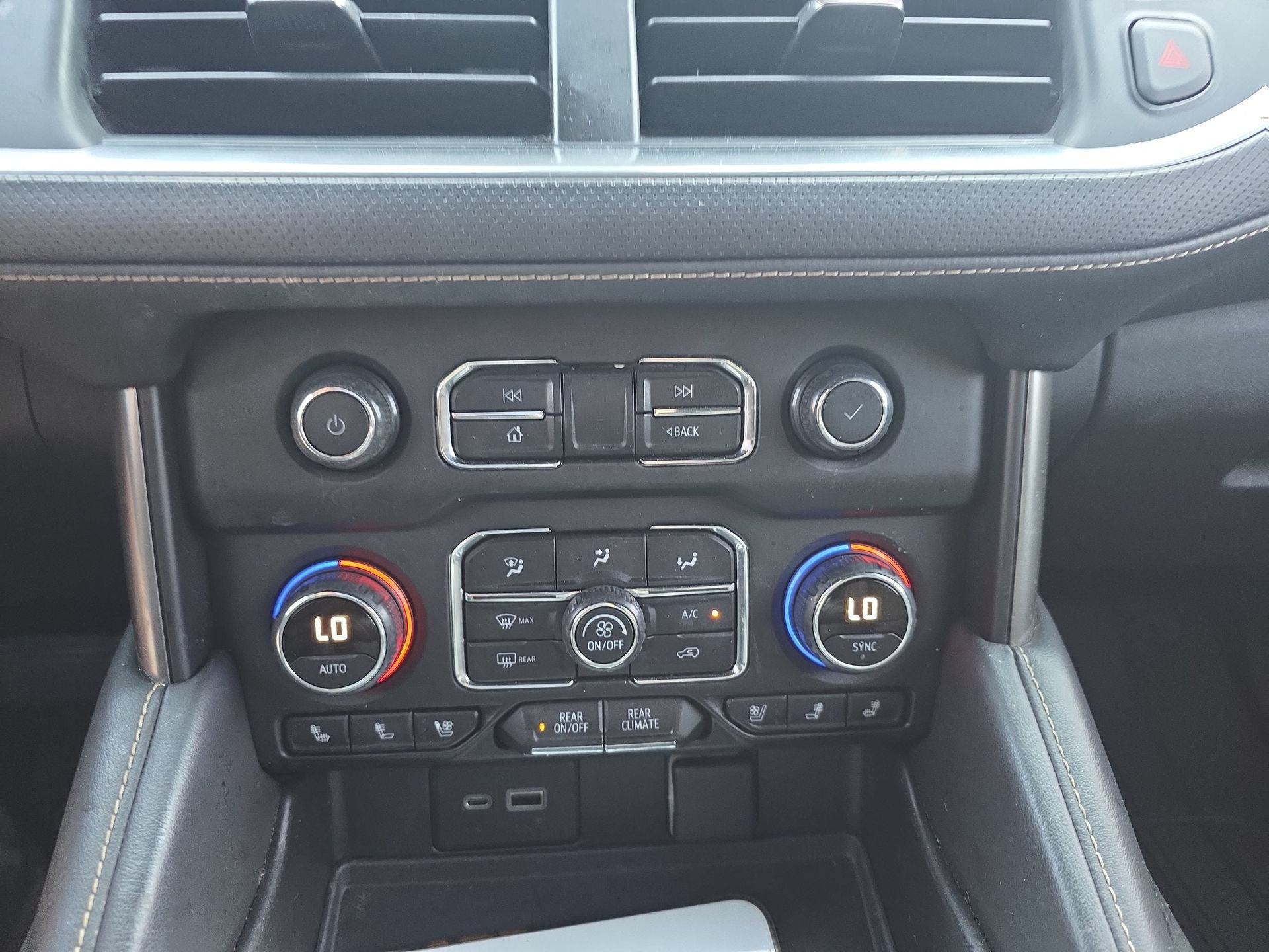 Used 2021 Chevrolet Tahoe Premier w/ Premium Package AWD/4WD image 21
