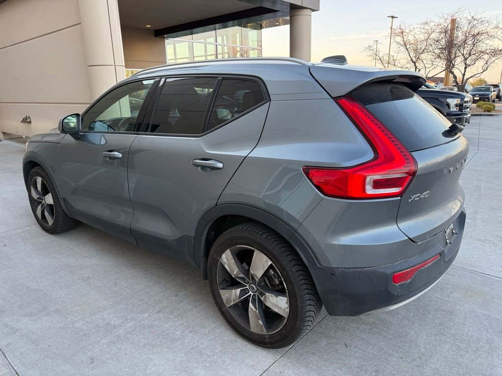 Used 2019 Volvo XC40 T5 Momentum image 6