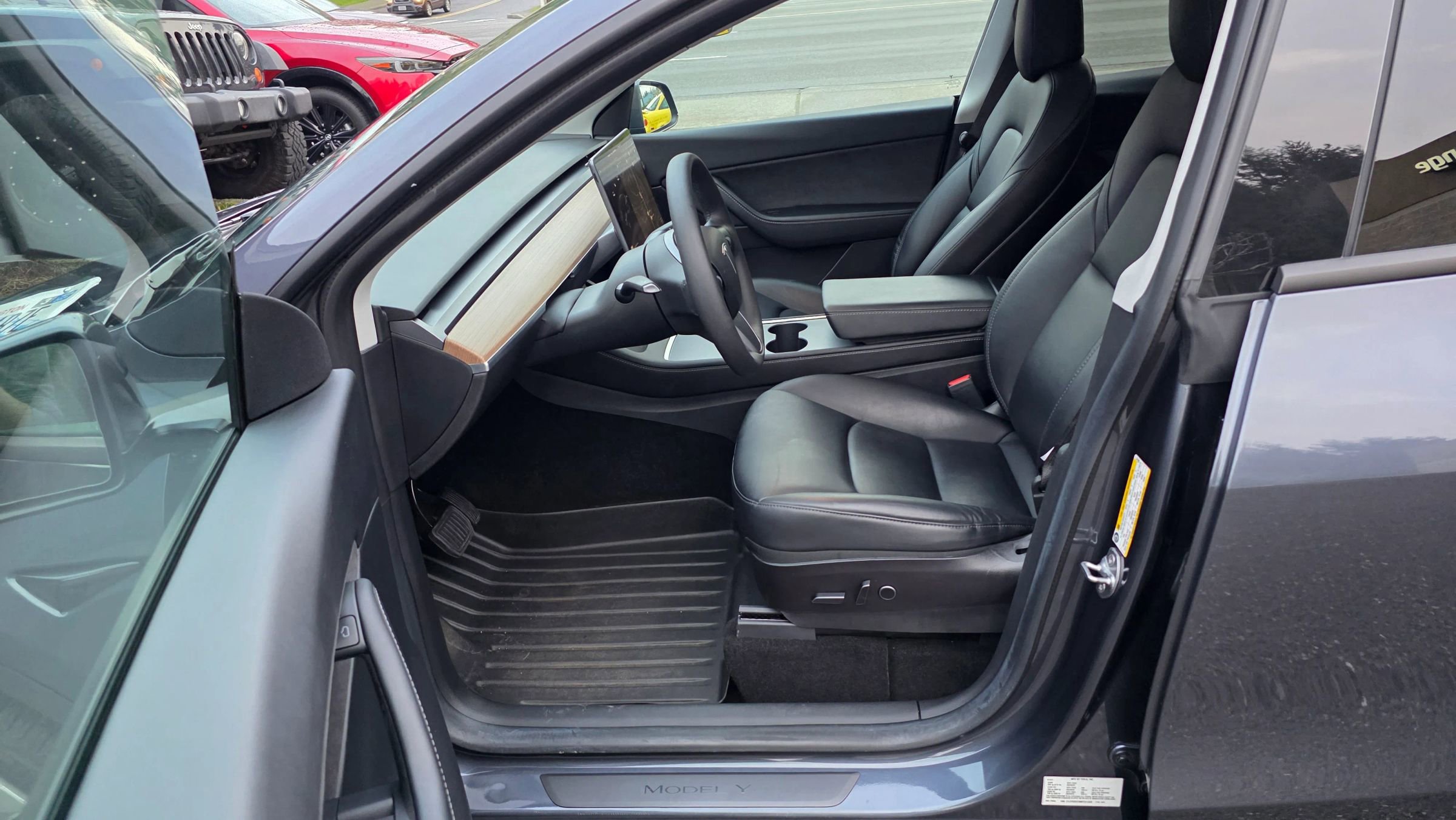 Used 2021 Tesla Model Y Long Range image 10