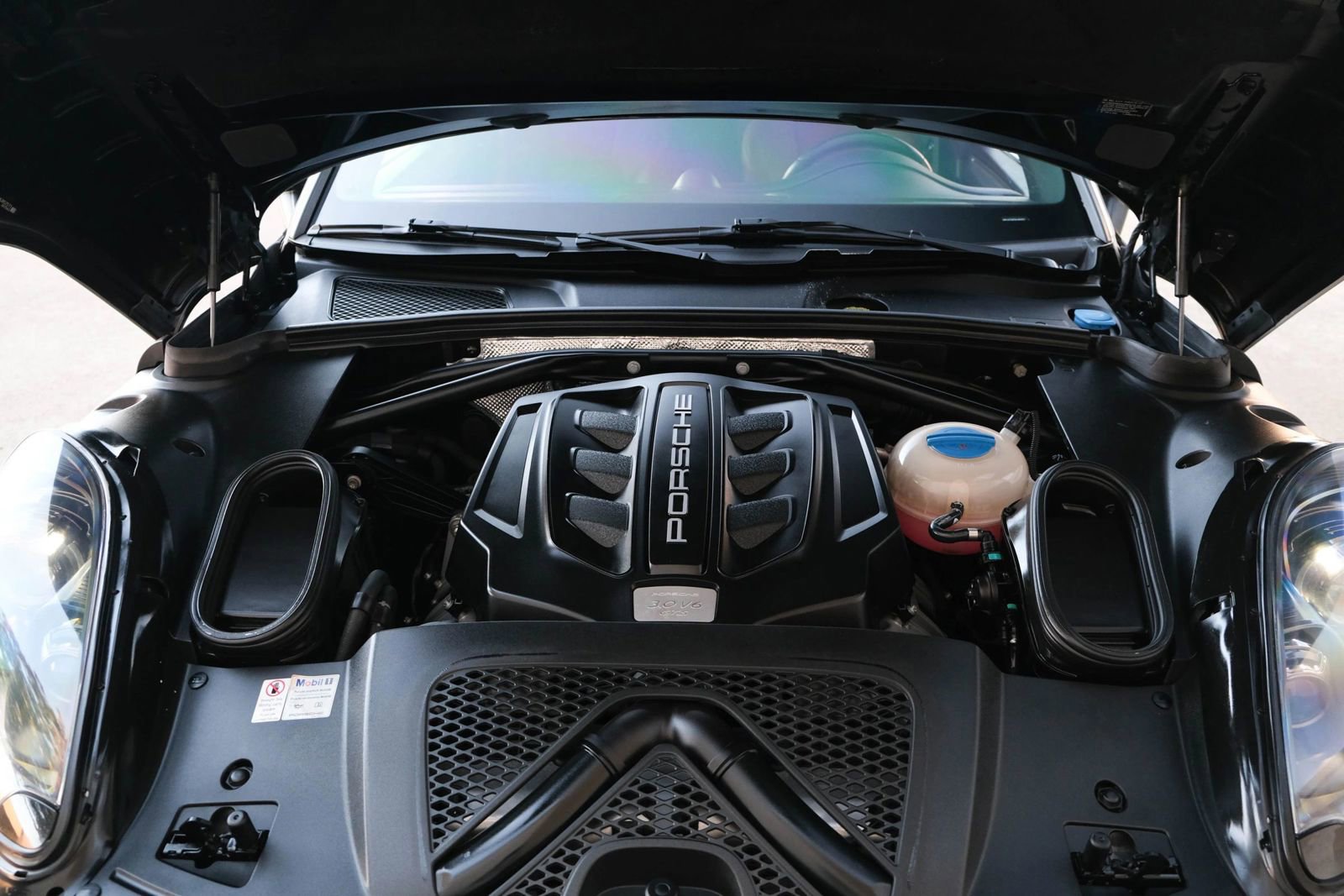 Used 2017 Porsche Macan GTS w/ Premium Package Plus image 18