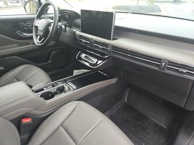 Certified 2024 Lincoln Corsair AWD w/ Equipment Group 101A image 23