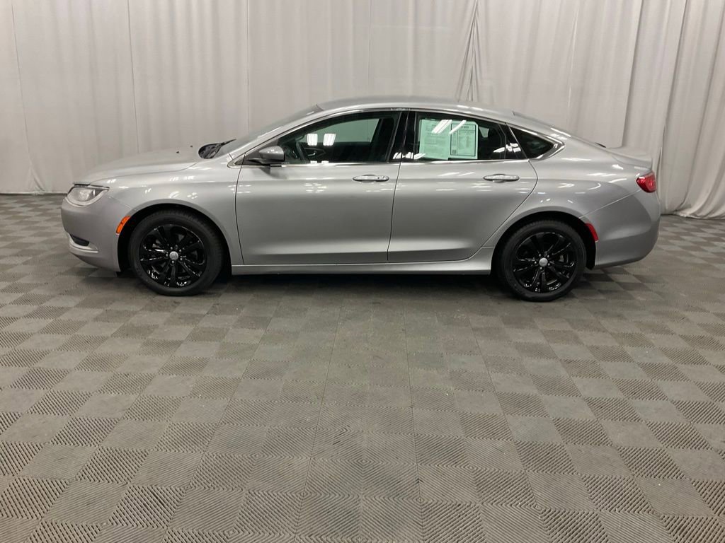 Used 2016 Chrysler 200 Limited image 4