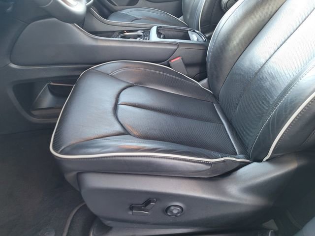 Certified 2022 Chrysler Pacifica Limited w/ S Appearance Package image 15