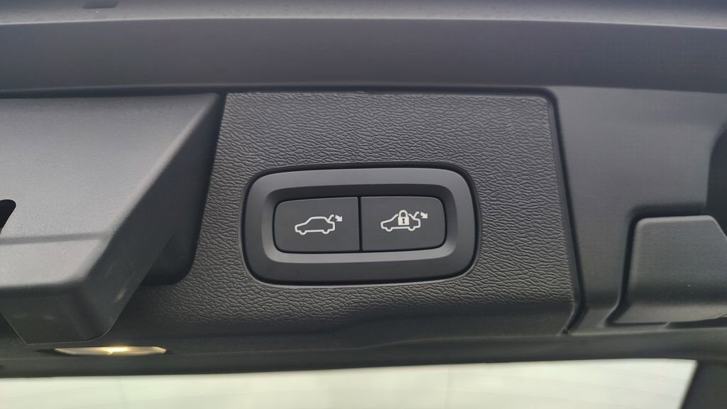 New 2026 Volvo XC60 B5 Ultra w/ Climate Package image 32