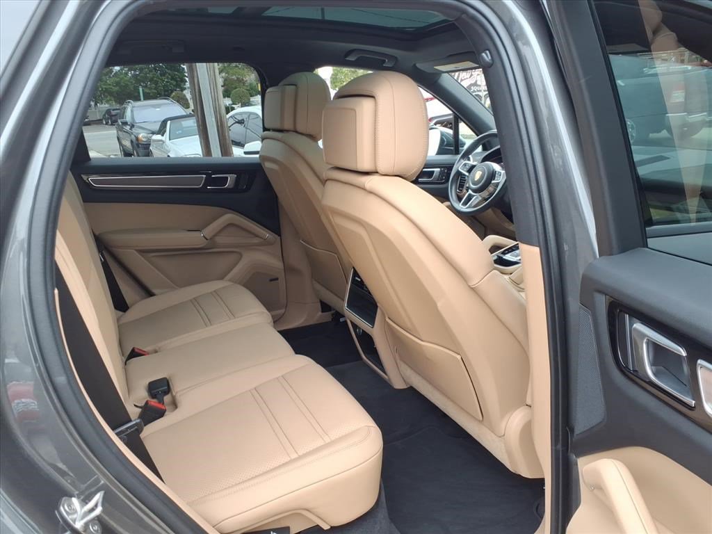 Used 2023 Porsche Cayenne S image 32