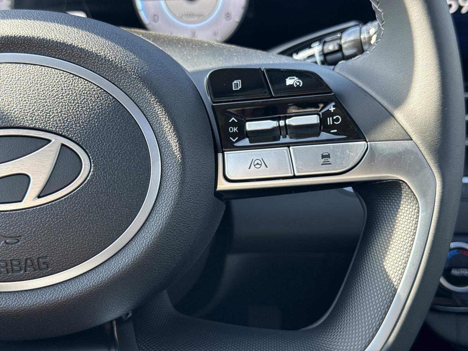 New 2025 Hyundai Elantra Limited image 6