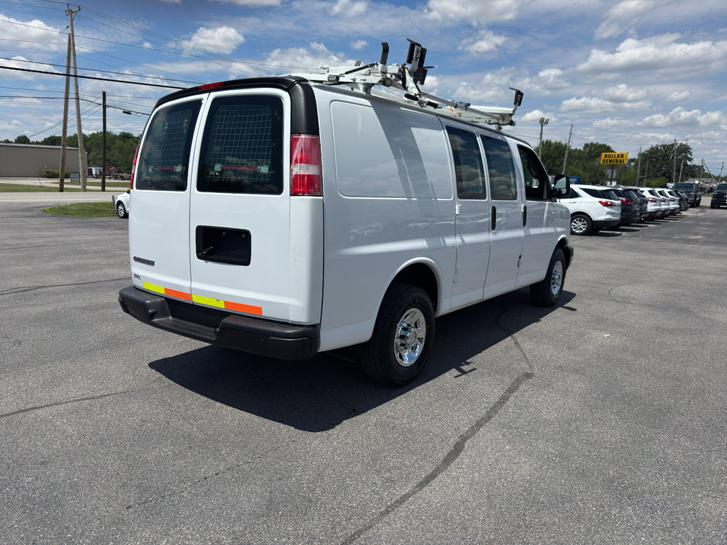 Used 2018 Chevrolet Express 2500 w/ Driver Convenience Package RWD image 4