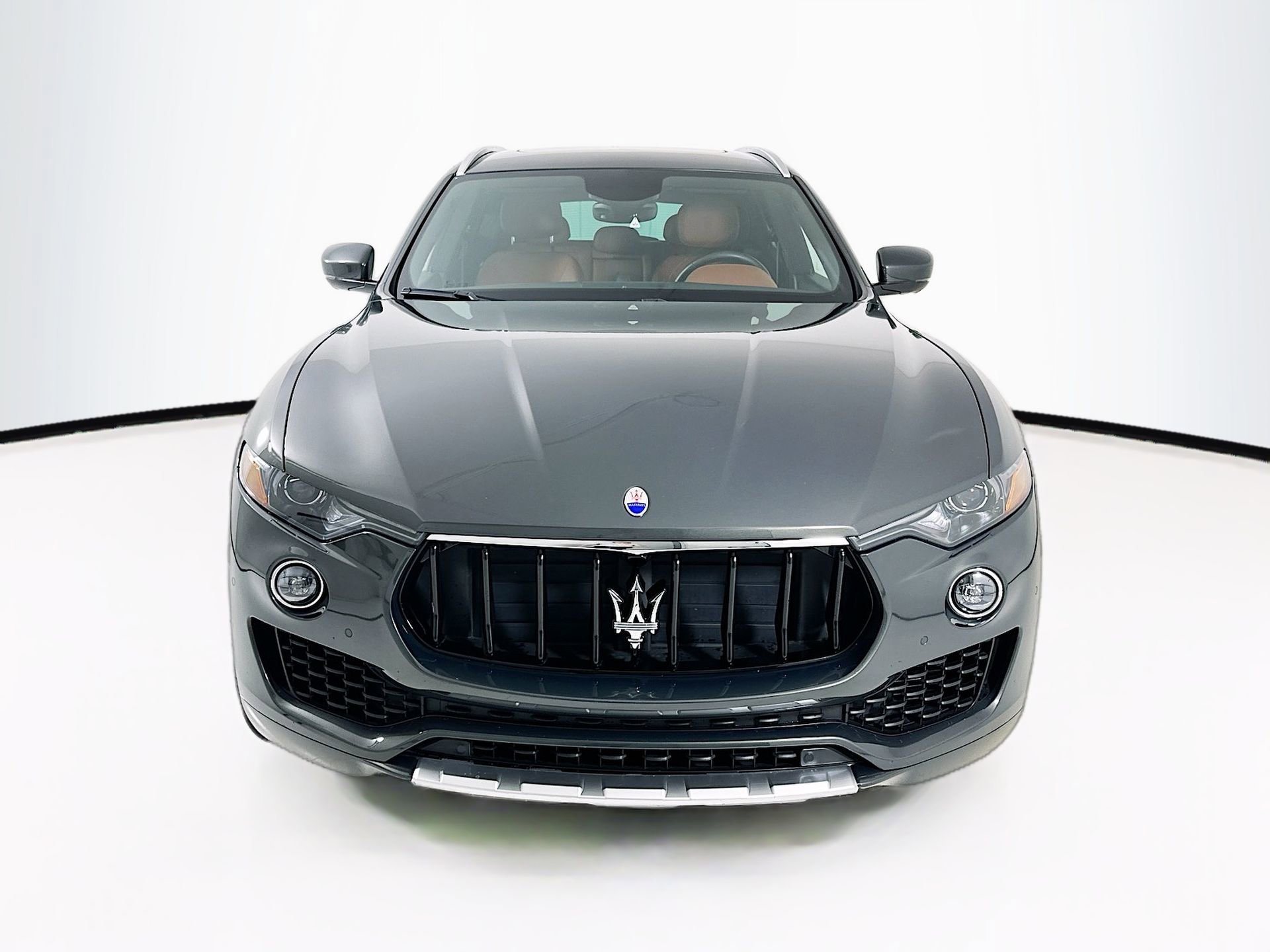 Used 2017 Maserati Levante w/ Luxury Package AWD/4WD image 2
