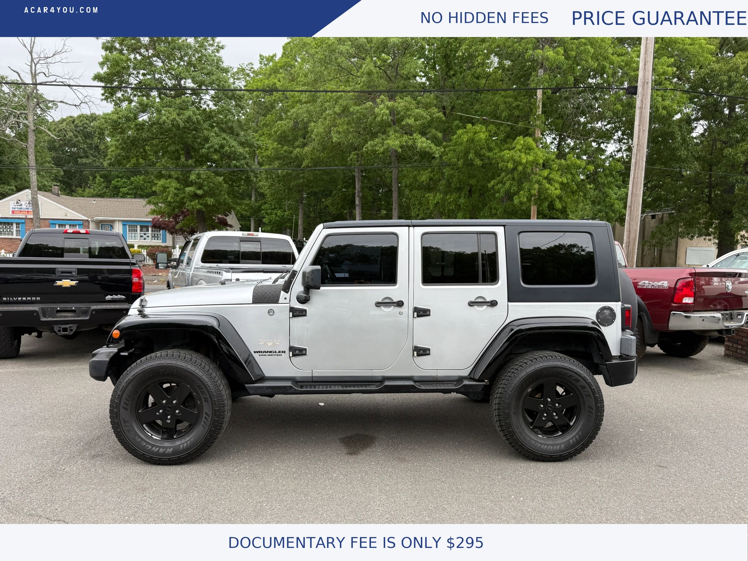 Used 2009 Jeep Wrangler Unlimited Sahara w/ Dual Top Group AWD/4WD image 2