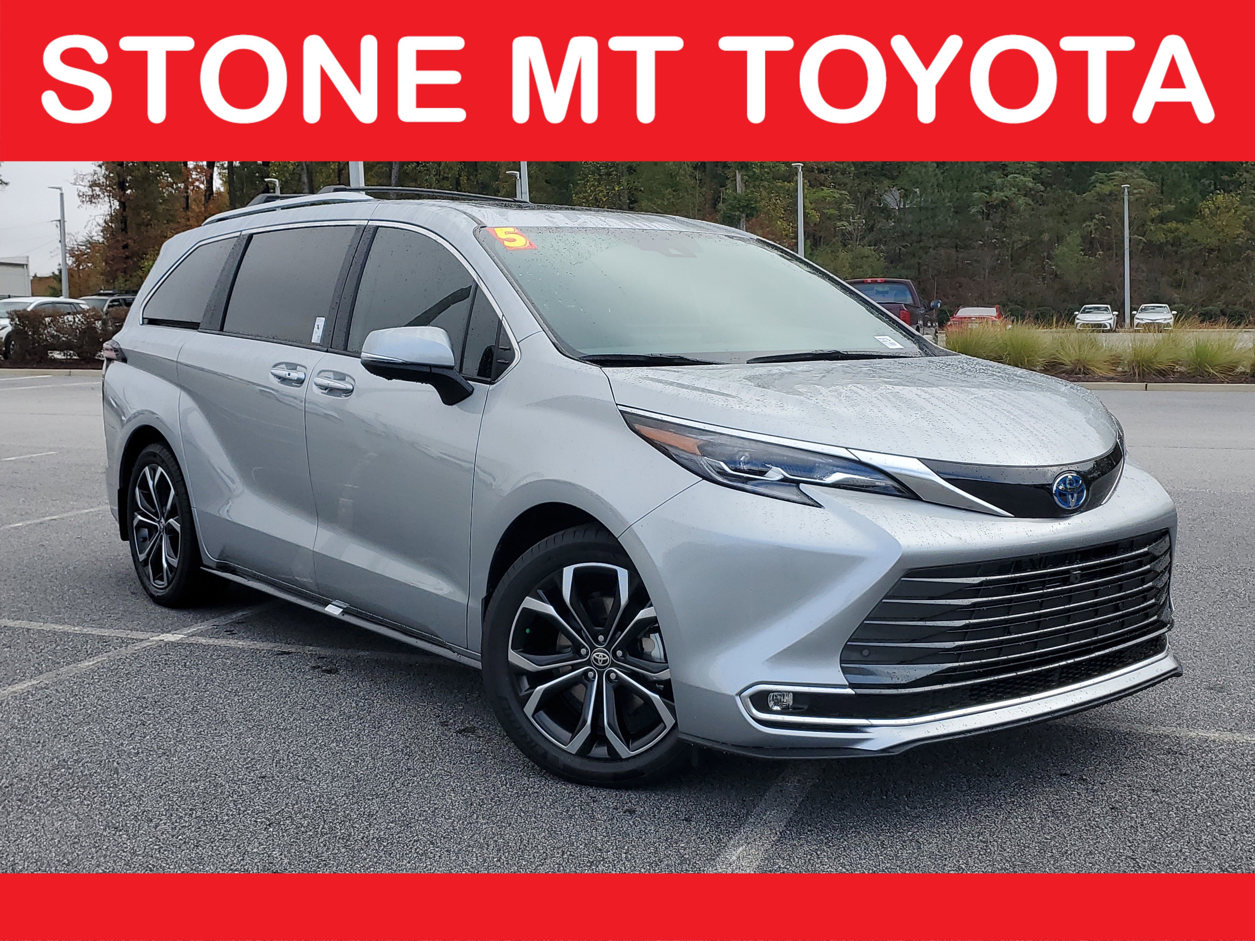 Used 2025 Toyota Sienna Platinum