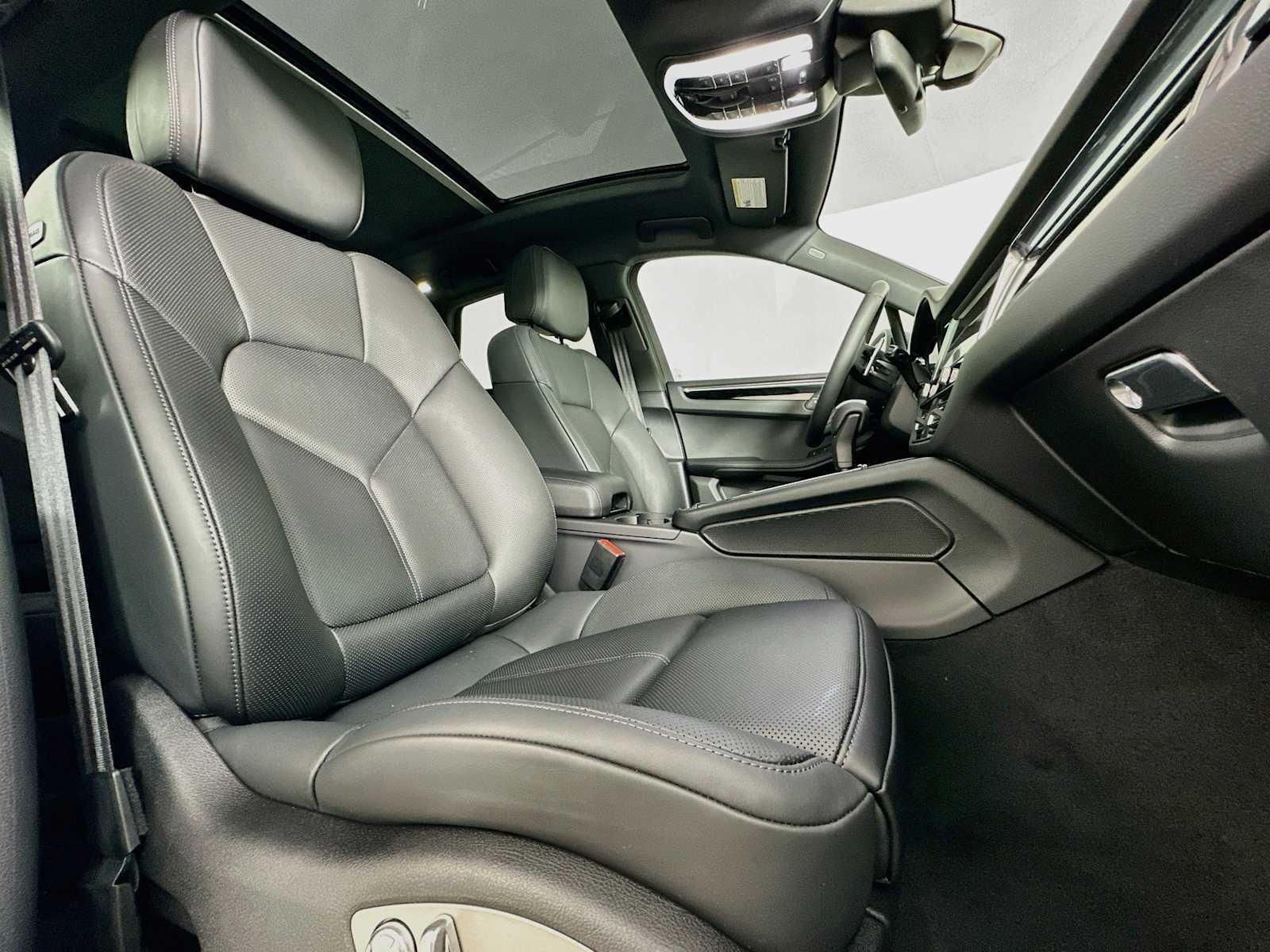 New 2026 Porsche Macan AWD/4WD image 29