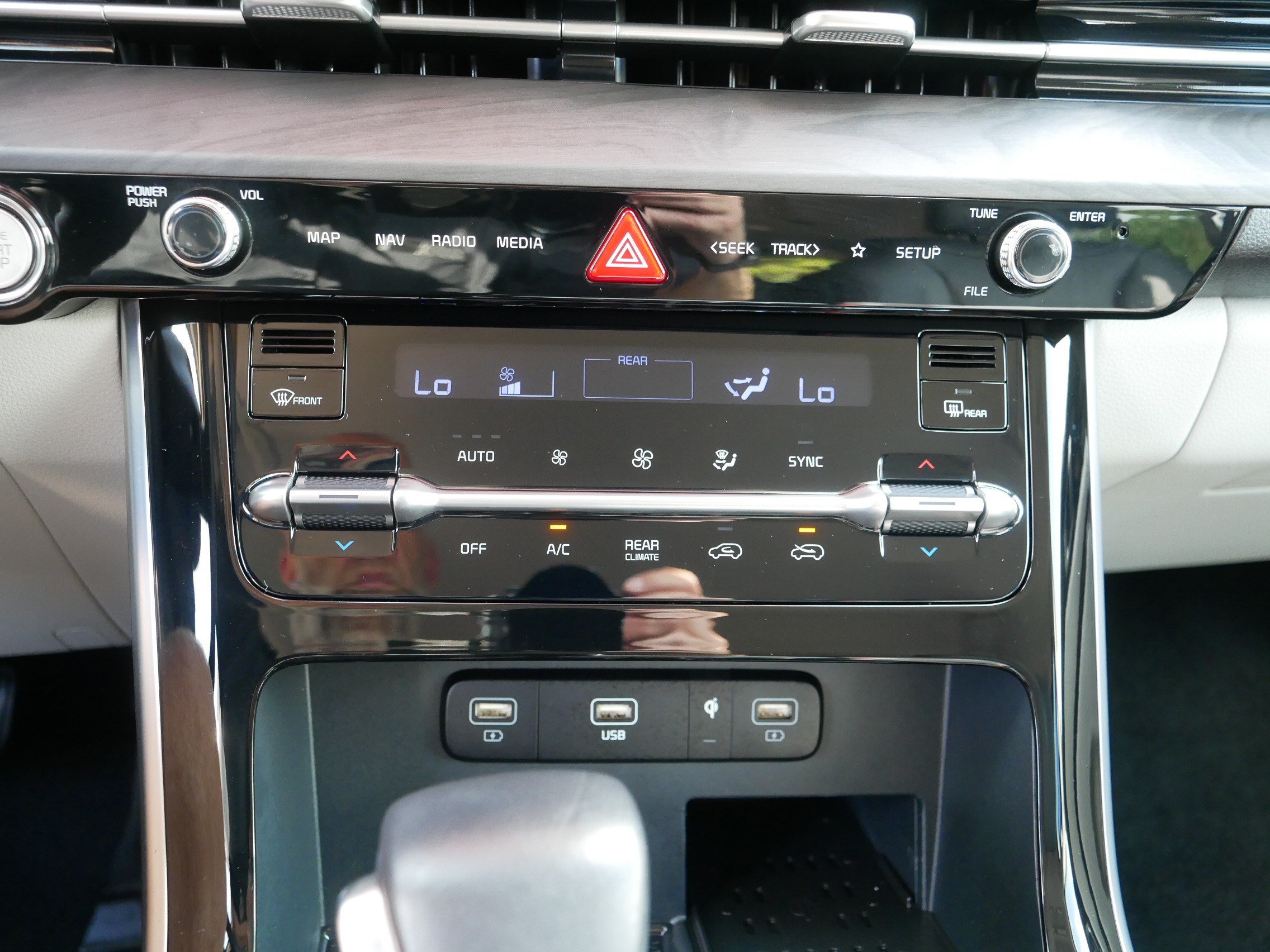 Certified 2023 Kia Carnival EX FWD image 23