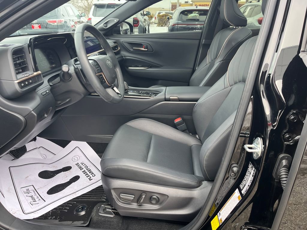 Certified 2025 Toyota Crown Signia image 10